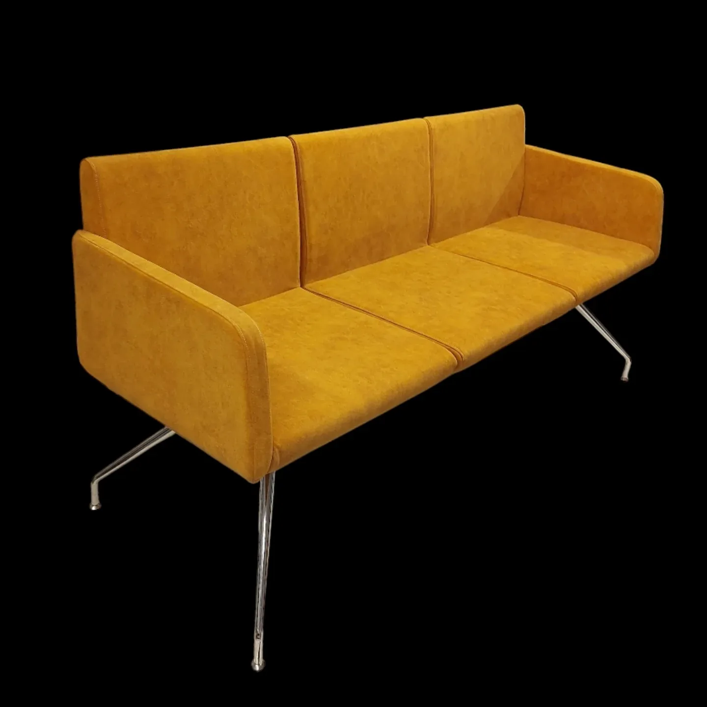 Banquettes trois places d'entreprise retapissées en velours jaune et orange sur fond noir